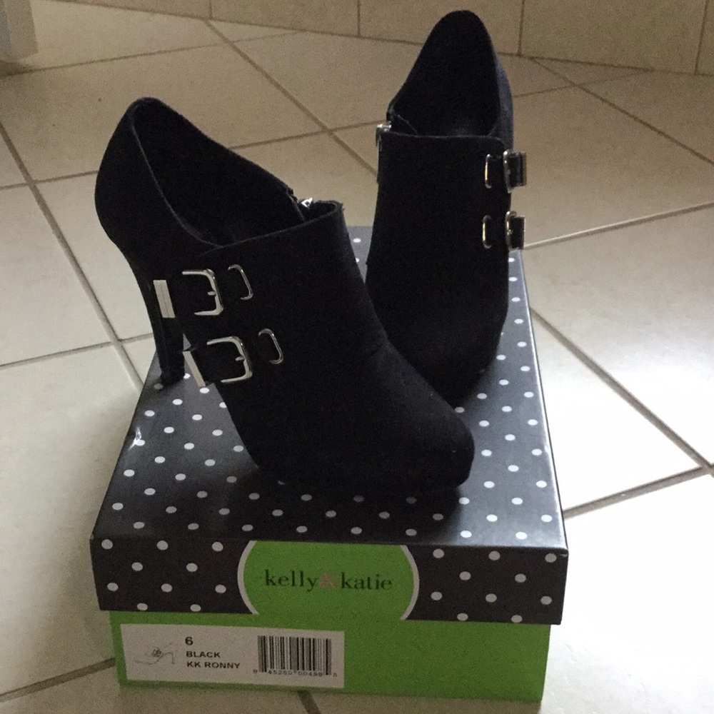 Black shoe booties w/zip up side & buckle detail